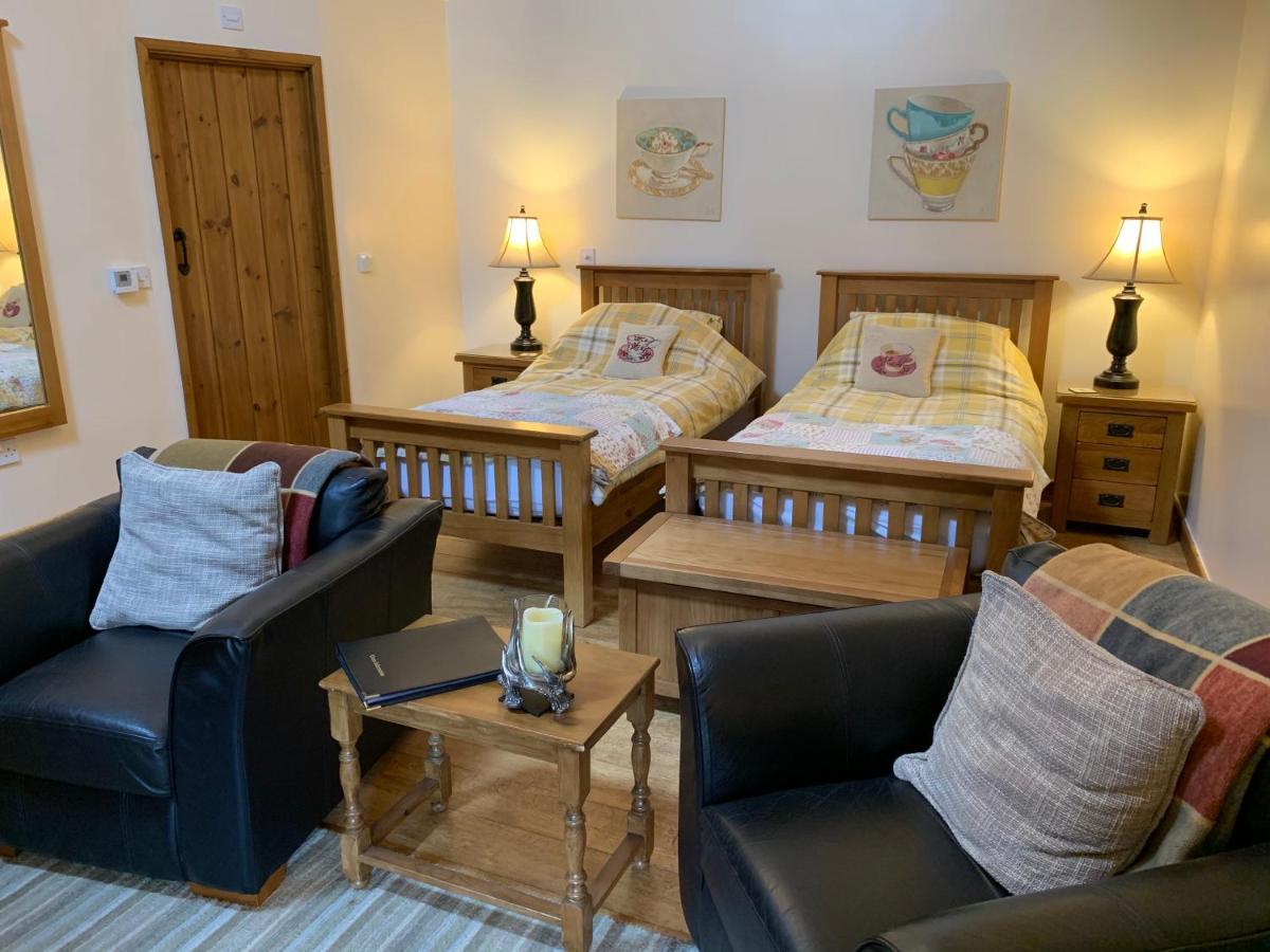 Kidwelly The Reindeer Retreat Buttercup Twin酒店 外观 照片